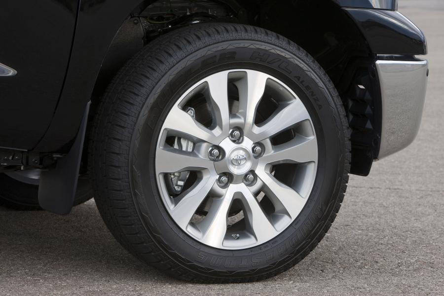  Toyota Tundra CrewMax Platinum Package 2010 года  (фото 16 из 32)